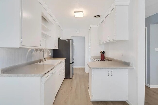 Building Photo - 6364 Thomas Ave