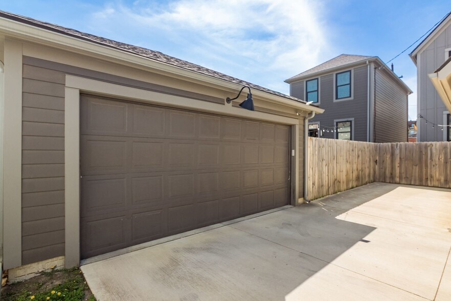 Building Photo - 1196 Hamlet St