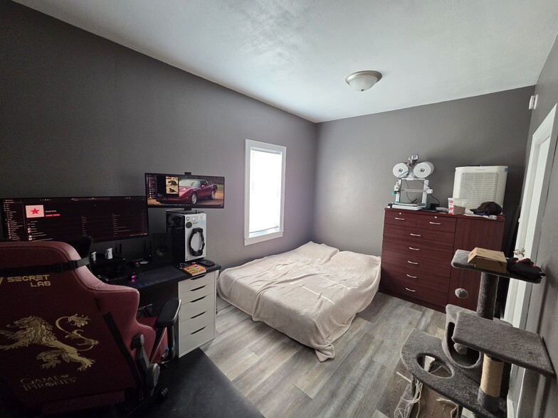 #1 bedroom - 302 2nd Ave NE