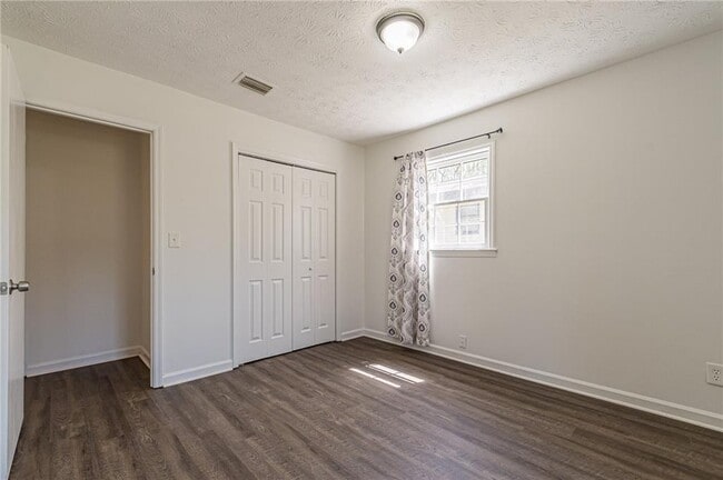 Building Photo - 926 Live Oak Ct