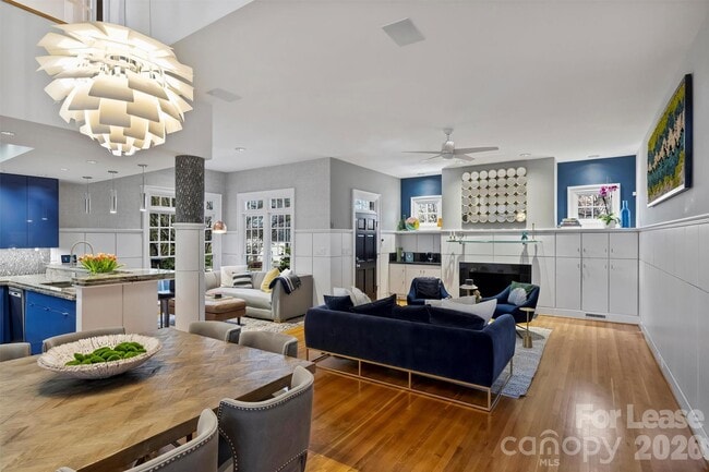 Building Photo - 1124 Dilworth Crescent Row