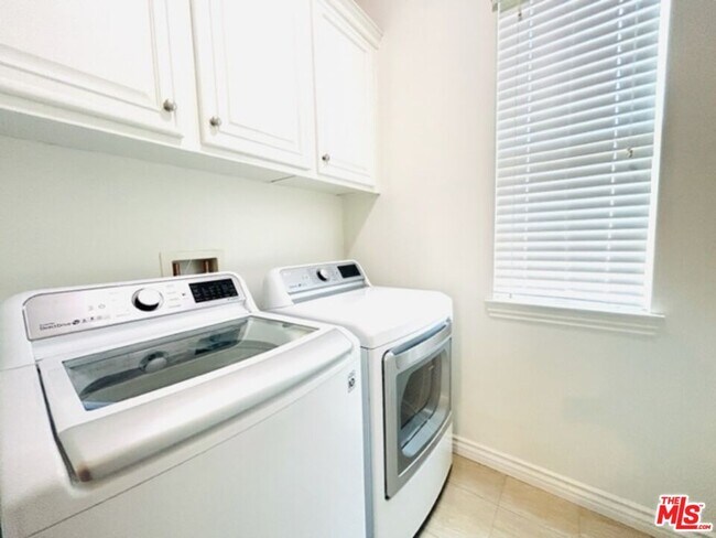 Building Photo - 4701 Luna Ct