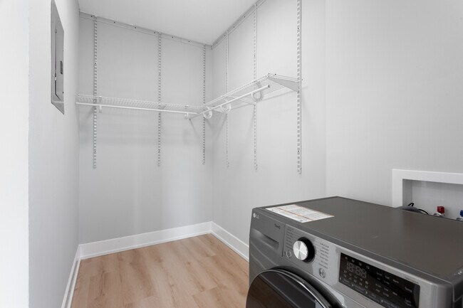 Building Photo - 1634 W Howard St