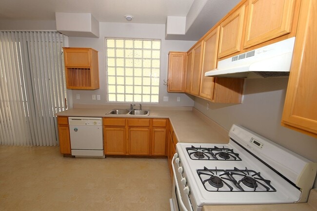 Building Photo - CLASSIC AND MOVE-IN READY 2 STORY HOME IN NORTH LAS VEGAS - 89031