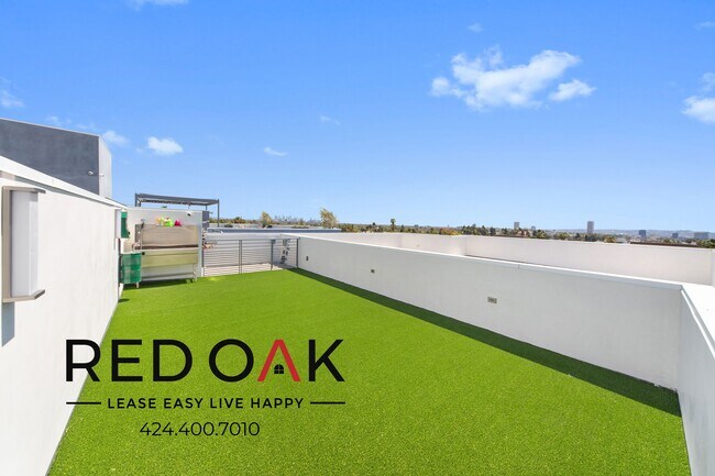 Building Photo - 1001 N Fairfax Ave