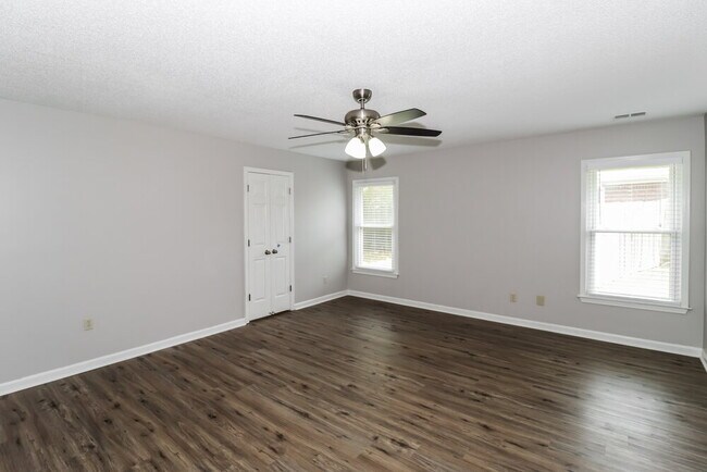 Building Photo - 1582 Wind River Cir E