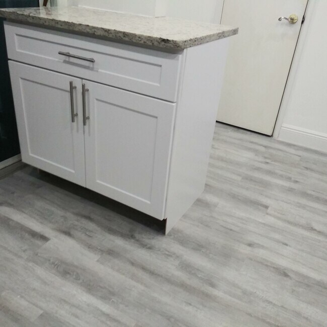 kitchen - 2811 NE 15th St