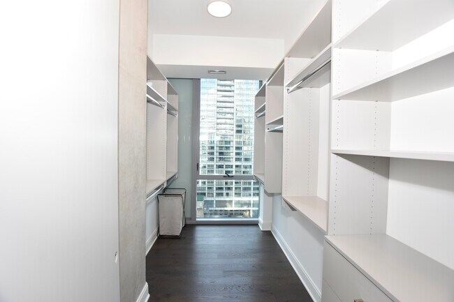 Building Photo - 60 E Randolph St