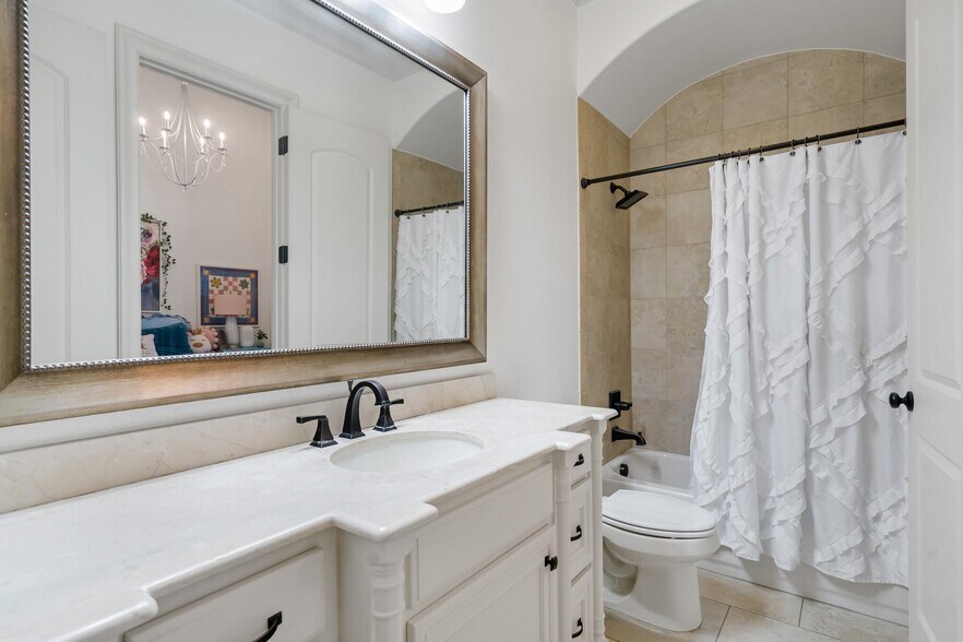 Building Photo - 931 Woodview Dr