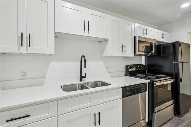 Building Photo - 321 E 8th St