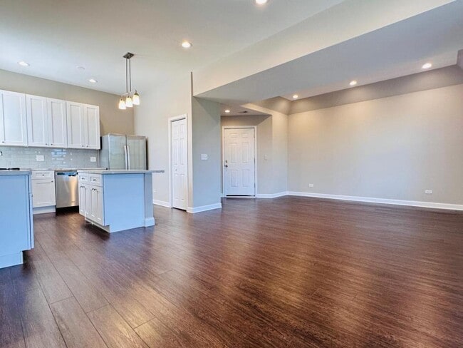 Building Photo - 5320 S Wabash Ave