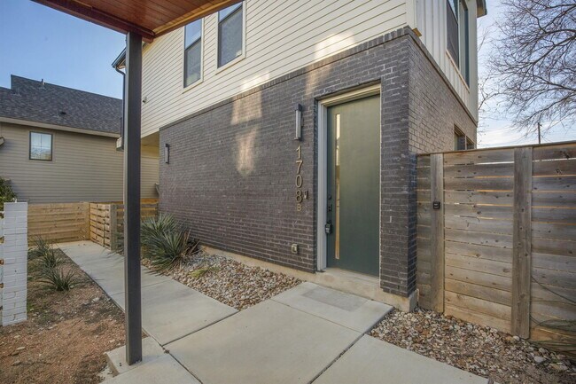 Building Photo - 1708 Perez St