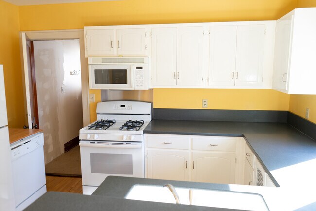 Building Photo - 1254 Thomas Ave