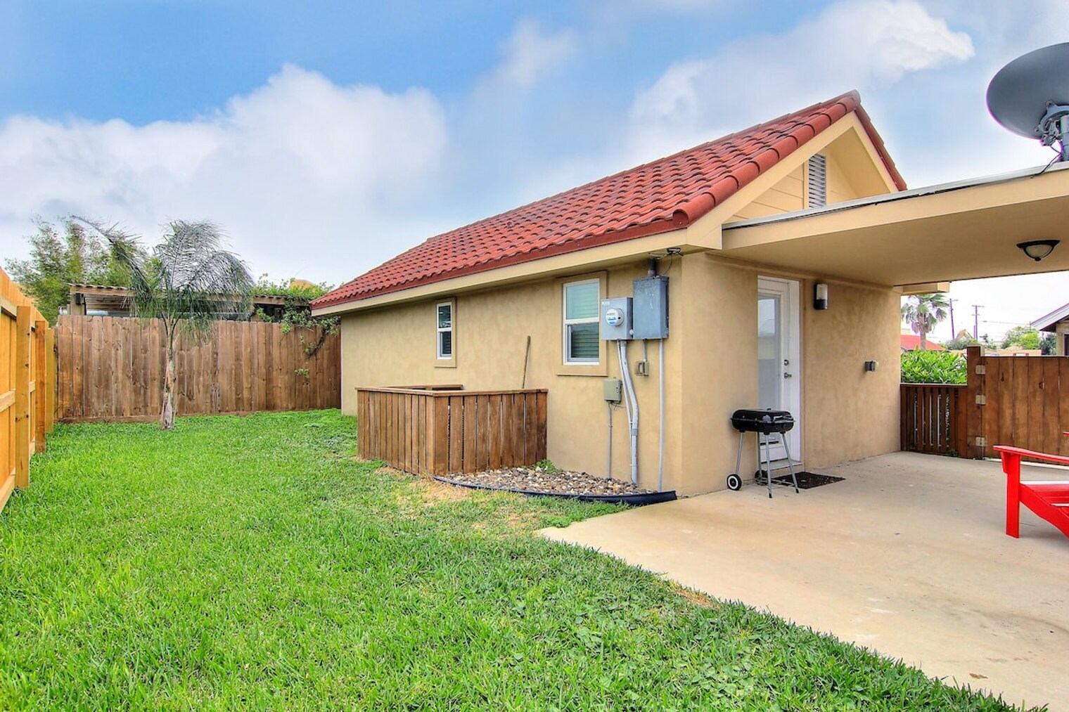 Building Photo - 134 N Alister St