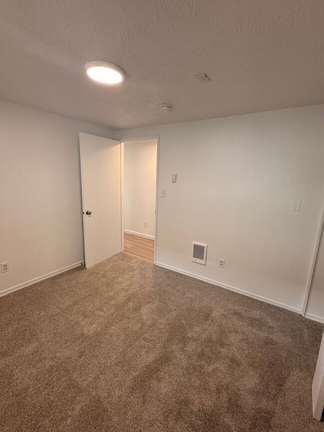 Building Photo - 1600 SE 168th Ave
