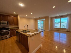 Building Photo - Glenwood Station Condo