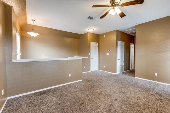 Building Photo - 305 Leather Oak Loop