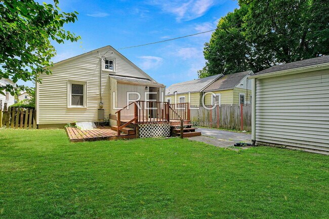 Building Photo - 1212 Homeview Dr