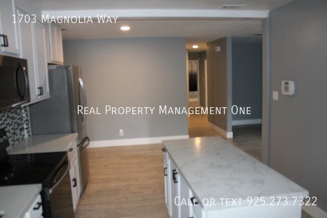 Building Photo - 1703 Magnolia Way