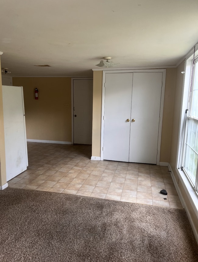 Building Photo - 3 Bed/1 Bath House UNDER RENOVATIONS