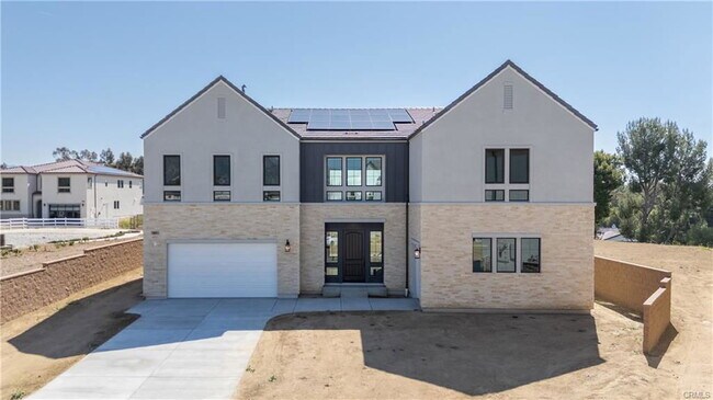 Building Photo - 11092 Chatsworth St