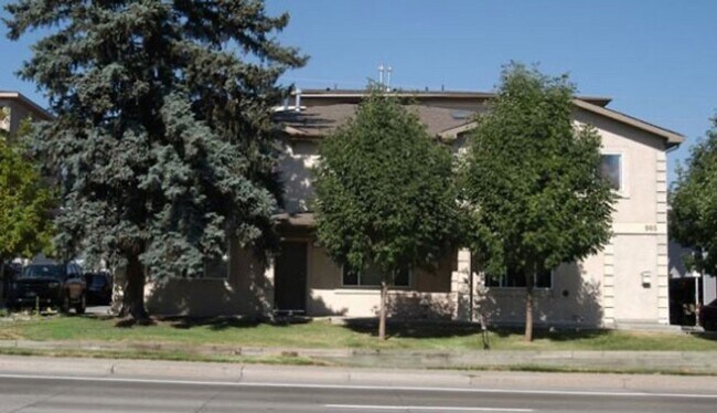 Building Photo - 865 30th St.