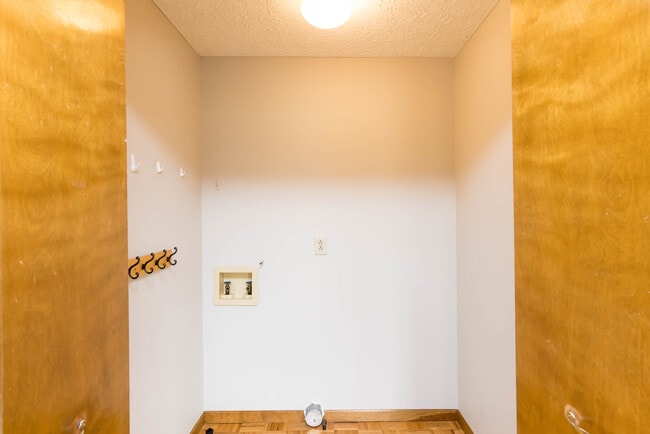 Building Photo - 6085 Tara Hill Dr