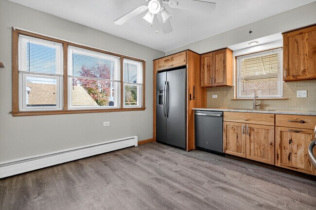 Building Photo - 6408 W Raven St