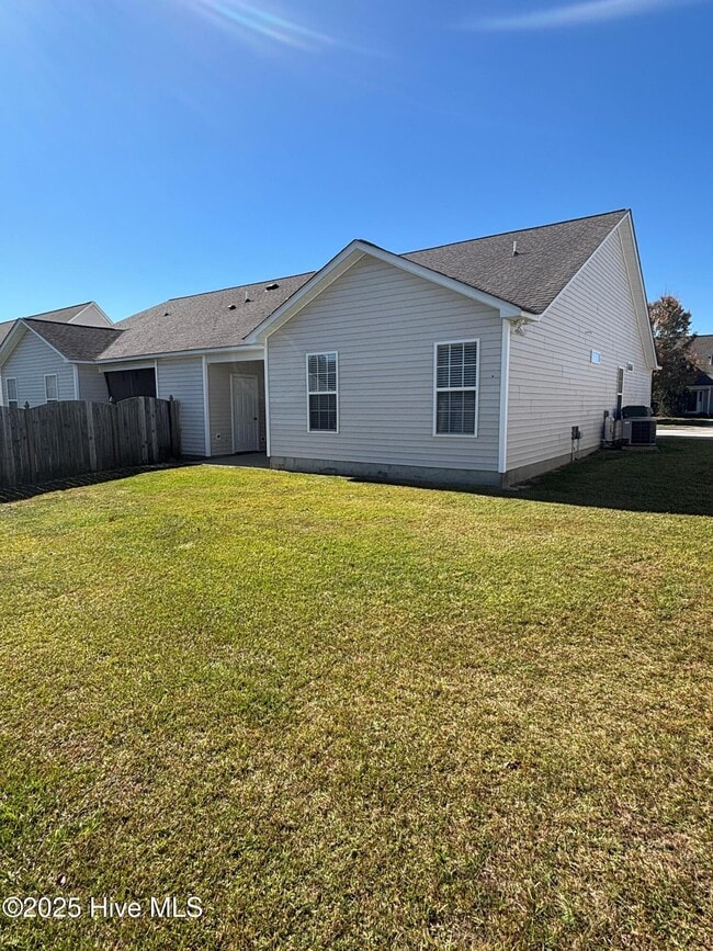 Building Photo - 2321 Sadler Dr