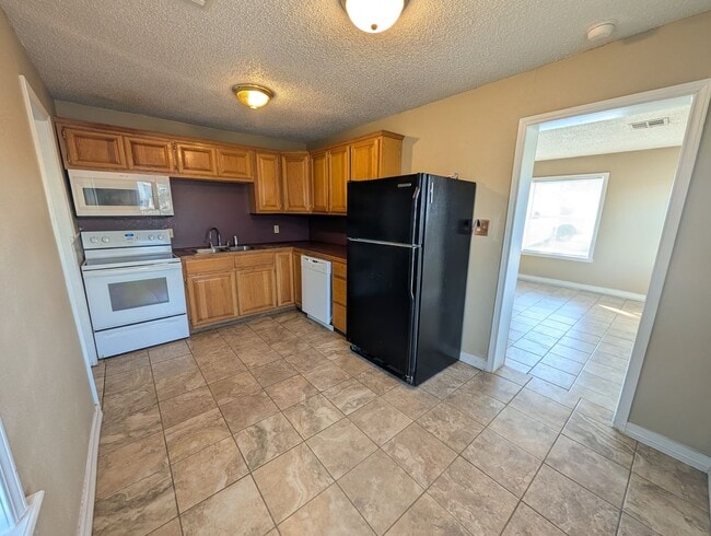 Building Photo - 3 Bedroom House in Pryor