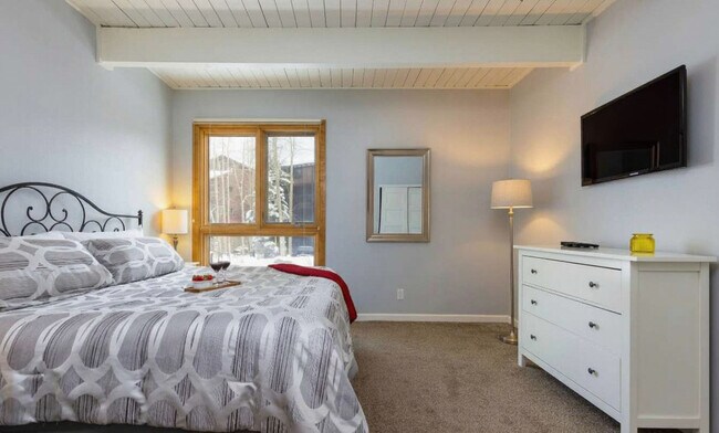 Building Photo - 465-464 4 O'Clock Rd