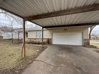 Building Photo - Lovely Home Near Downtown Tulsa