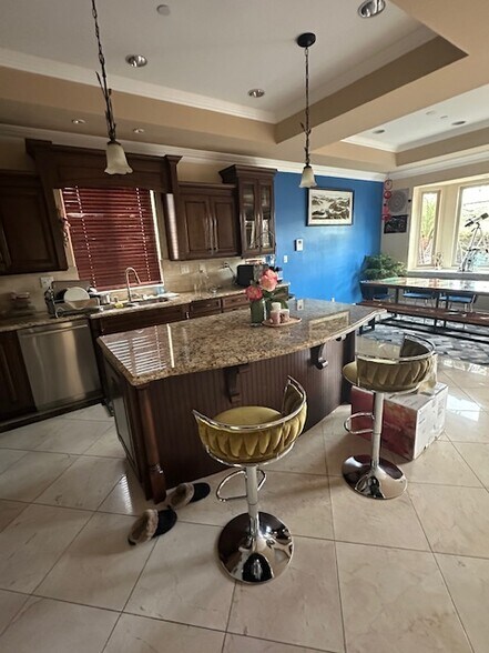 Building Photo - 2012 Graham Ave