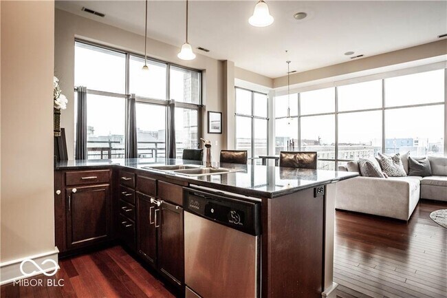 Building Photo - 802 N Meridian St