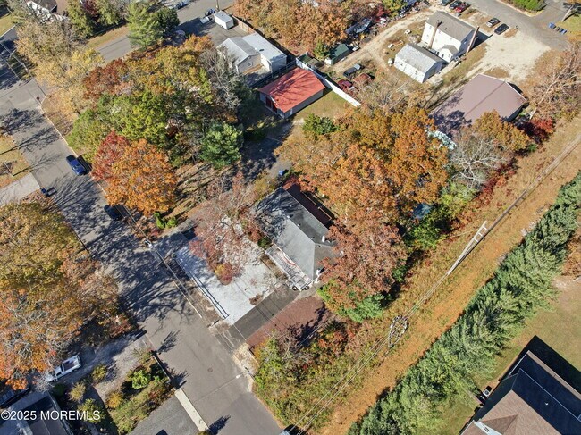 Building Photo - 218 Holly Ave