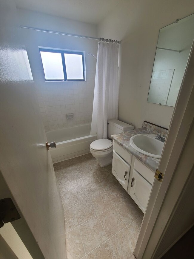 Building Photo - GREAT 3BR HOME IN NICE NE HEIGHTS AREA!