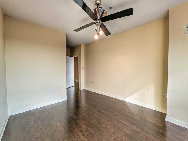 Building Photo - 100 E 14th St