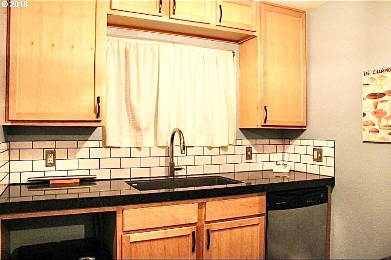 Building Photo - 9333 N Lombard St