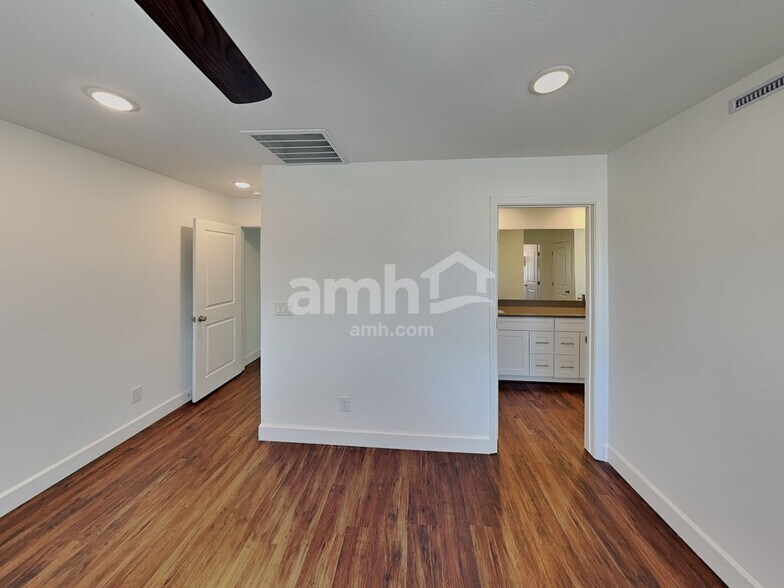 Building Photo - 8969 Tiger Tooth Ave