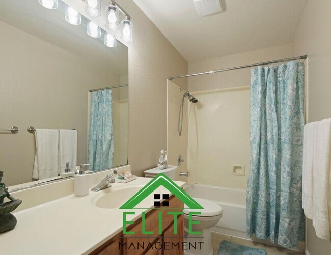 Building Photo - Spacious 4-Bedroom, 3-Bath Home in Desirab...