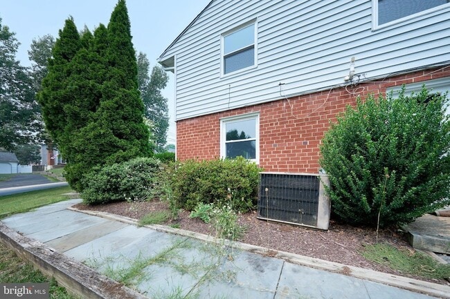 Building Photo - 2924 Gracefield Rd