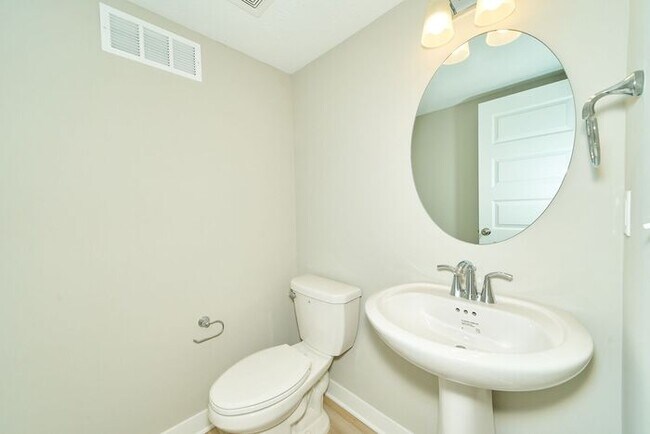 Building Photo - Beautiful Brand New,Townhome in Great Carm...