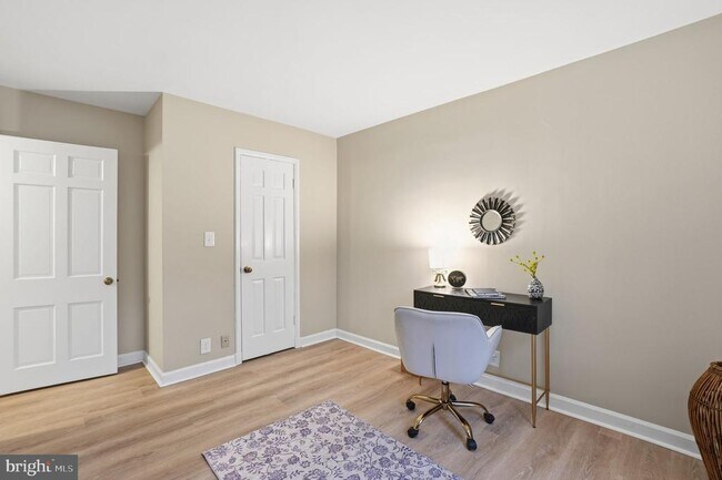 Building Photo - 3059 S Buchanan St