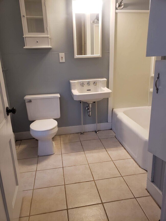 Bathroom (full tub) - 42 Tyler St