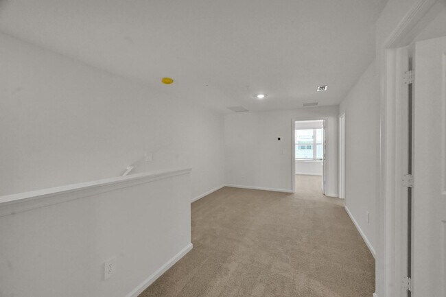 Building Photo - 575 Salisbury Cir