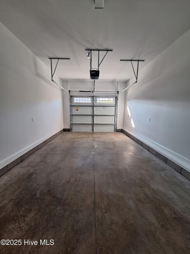 Building Photo - 4230 Laurel Rdg Dr