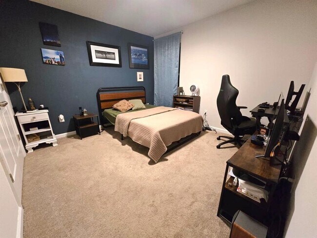 Building Photo - 10682 Old Sycamore Lp