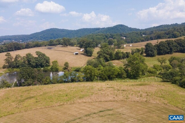 Building Photo - 585 Ragged Mountain Dr