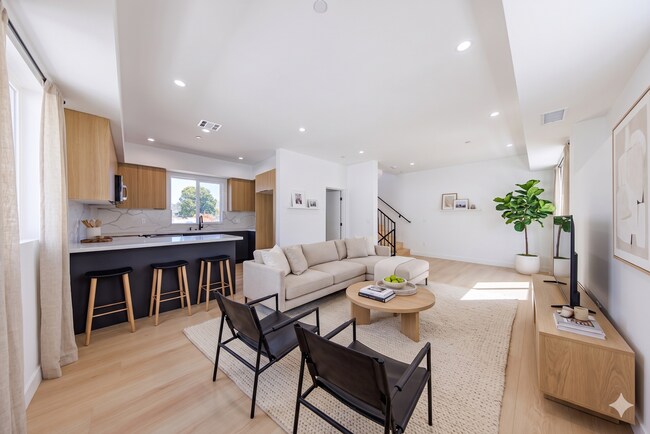 Building Photo - 2847 S Victoria Ave