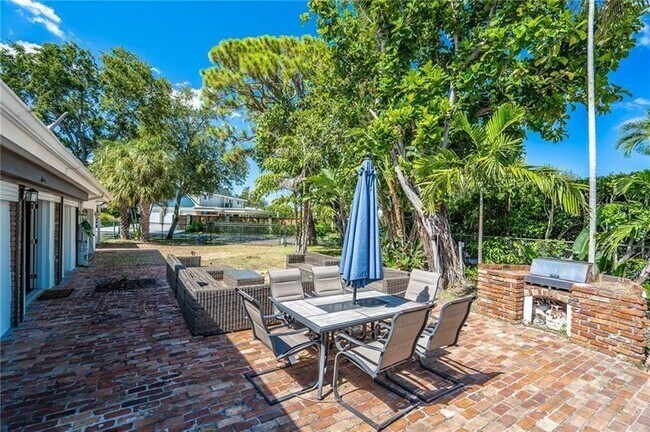 Building Photo - 4620 NE 25th Ave